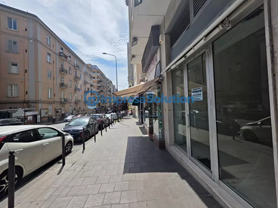 Immagine 1 di Negozio in affitto  in Via Francesco Cilea a Napoli