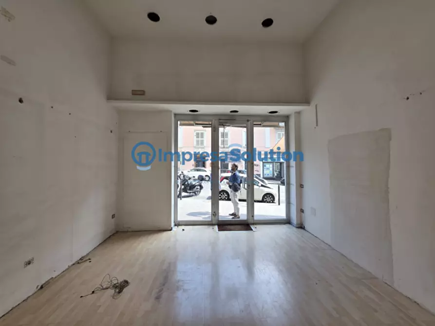 Immagine 7 di Negozio in affitto  in Via Francesco Cilea a Napoli