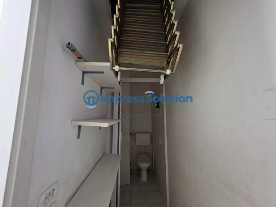 Immagine 10 di Negozio in affitto  in Via Francesco Cilea a Napoli