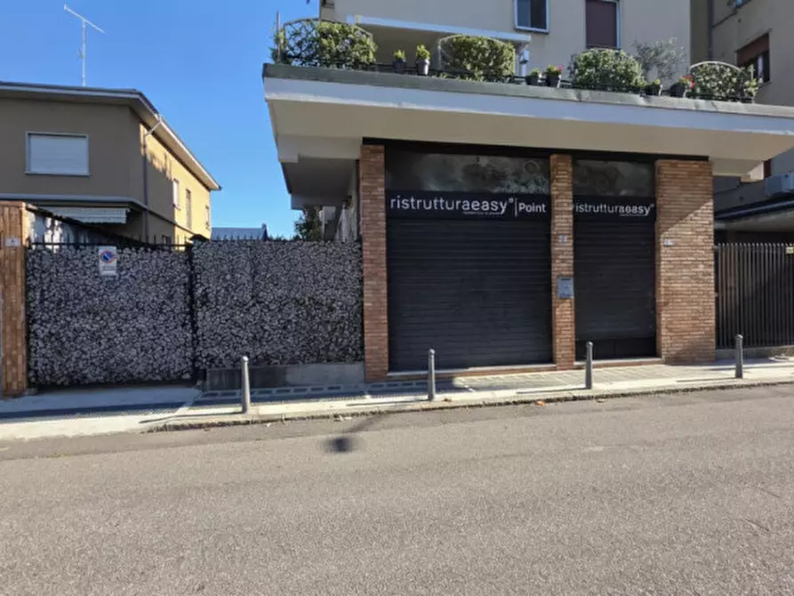 Immagine 1 di Negozio in vendita  in Via Pio x papà sarto 2 a Busto Arsizio