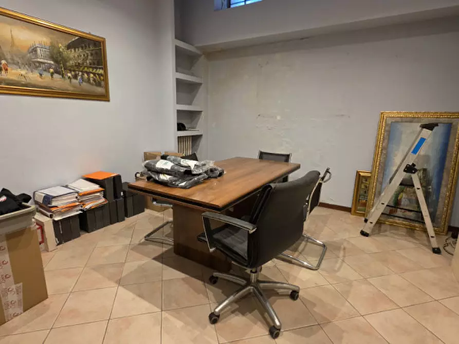 Immagine 12 di Negozio in vendita  in Via Pio x papà sarto 2 a Busto Arsizio