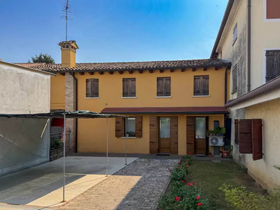 Immagine 15 di Appartamento in vendita  in Via della Vittoria a Giavera Del Montello