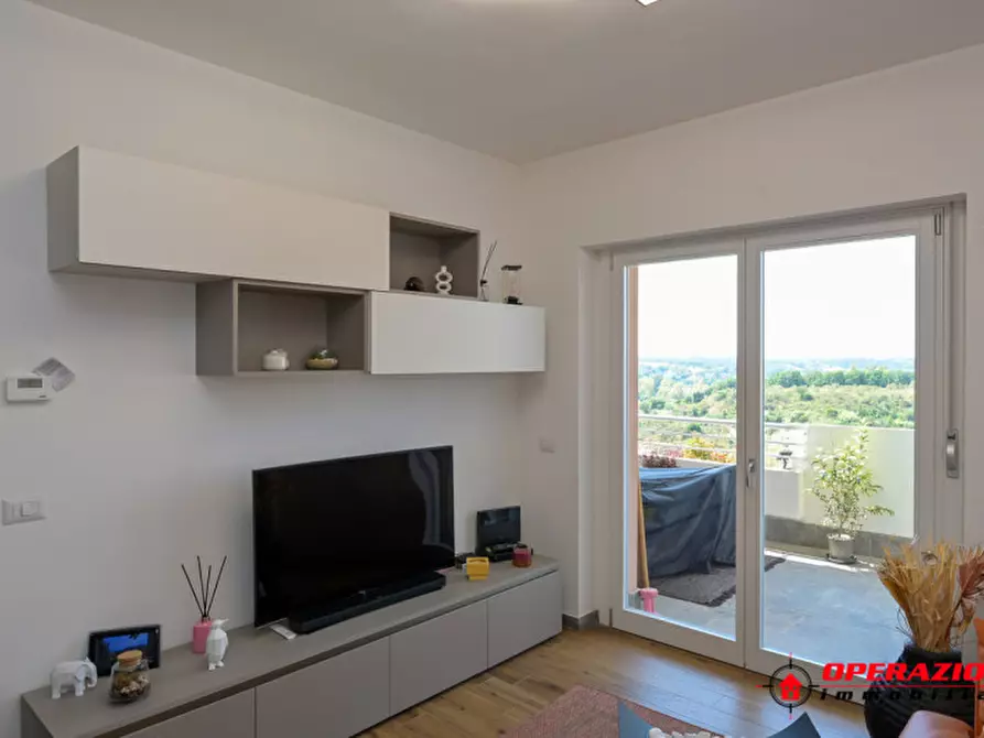 Immagine 3 di Appartamento in vendita  in via pier giorgio perotta a Roma
