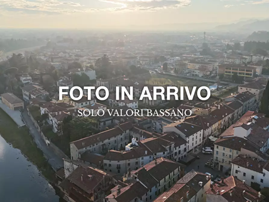 Immagine 1 di Negozio in affitto  in Via Angarano a Bassano Del Grappa