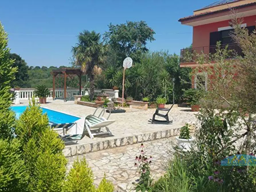 Immagine 2 di Villa in vendita  in Contrada Ulmo a Ceglie Messapico