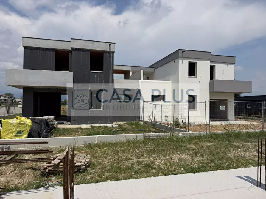 Immagine 2 di Casa bifamiliare in vendita  a Rossano Veneto