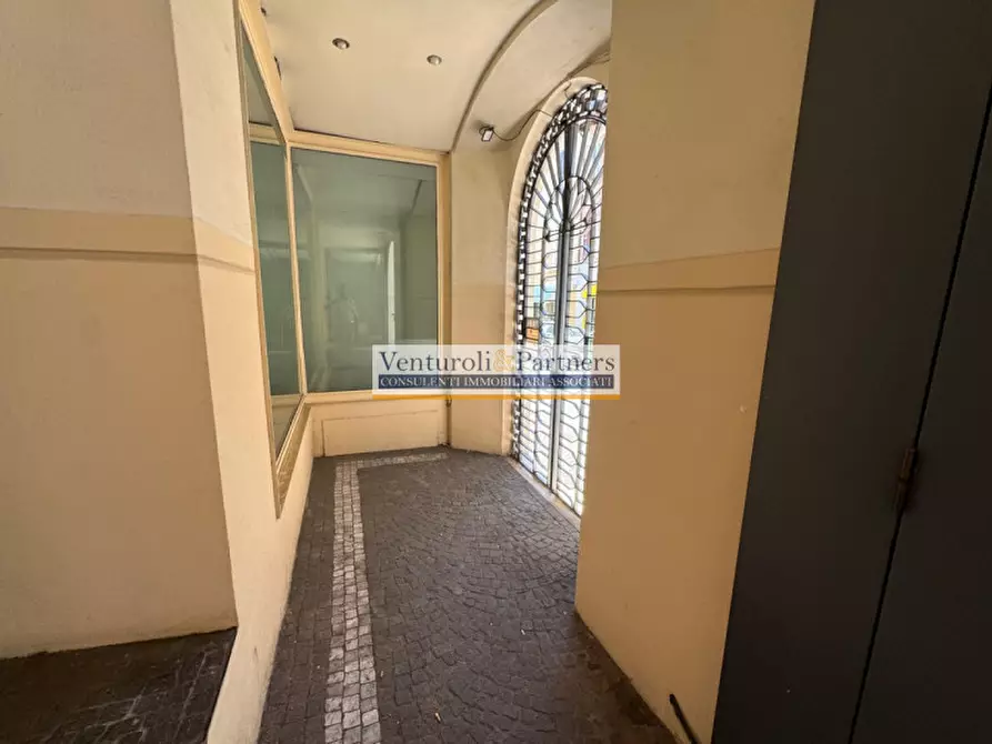 Immagine 4 di Negozio in affitto  in Via Gasparo da Salò a Salò
