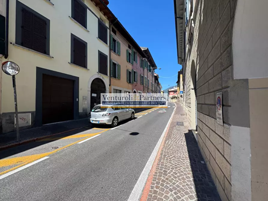 Immagine 5 di Negozio in affitto  in Via Gasparo da Salò a Salò