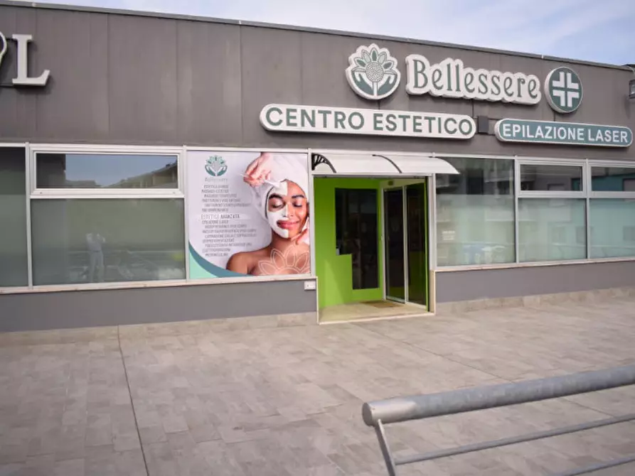 Immagine 29 di Negozio in vendita  in Via Di Sotto a Pescara