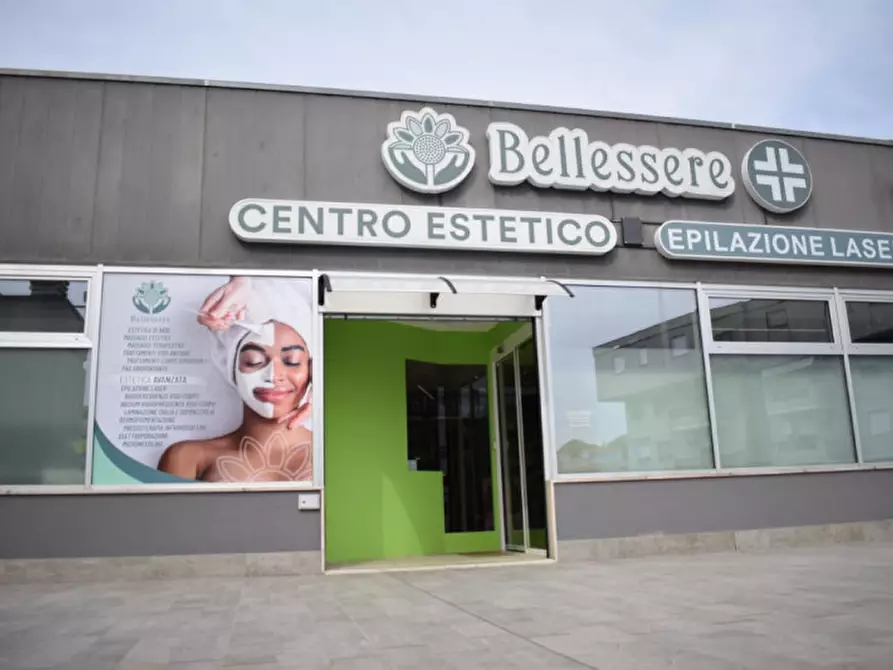 Immagine 30 di Negozio in vendita  in Via Di Sotto a Pescara