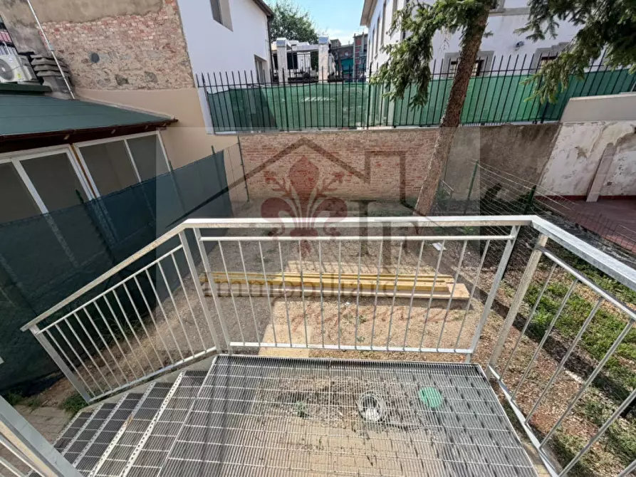 Immagine 17 di Appartamento in vendita  in Via Mario Calderara a Firenze