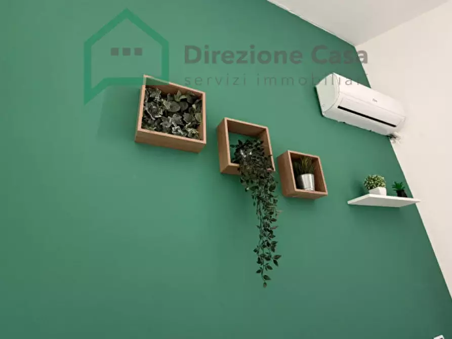 Immagine 2 di Attività commerciale in vendita  in CORSO UMBERTO I a Napoli