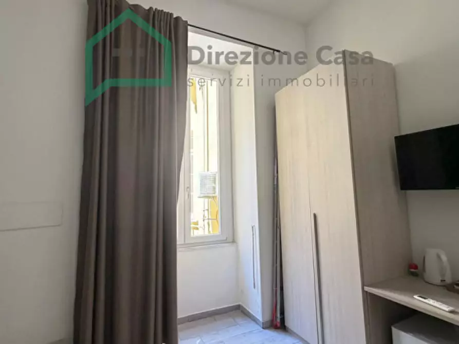 Immagine 10 di Attività commerciale in vendita  in CORSO UMBERTO I a Napoli