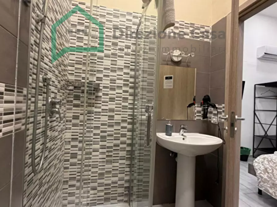 Immagine 13 di Attività commerciale in vendita  in CORSO UMBERTO I a Napoli