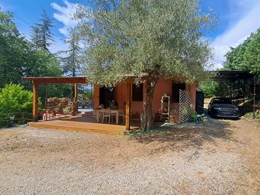 Immagine 1 di Villa in vendita  a Magione