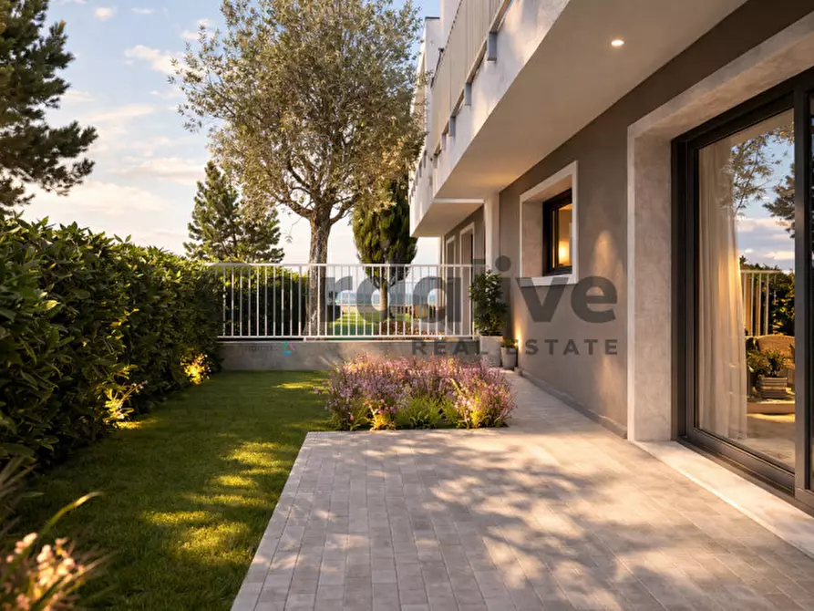 Immagine 13 di Villa in vendita  in Via Frassino 20 a Peschiera Del Garda