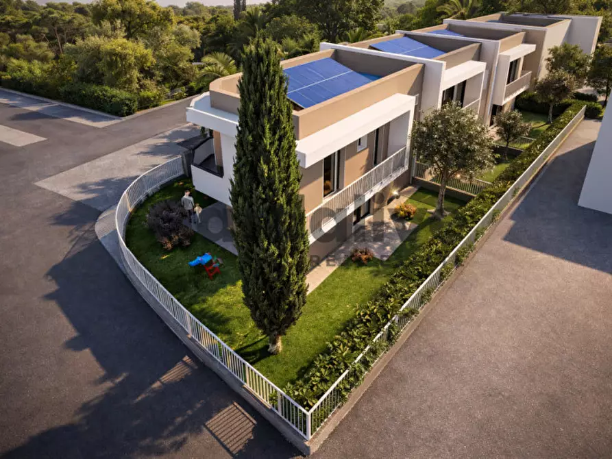 Immagine 17 di Villa in vendita  in Via Frassino 20 a Peschiera Del Garda
