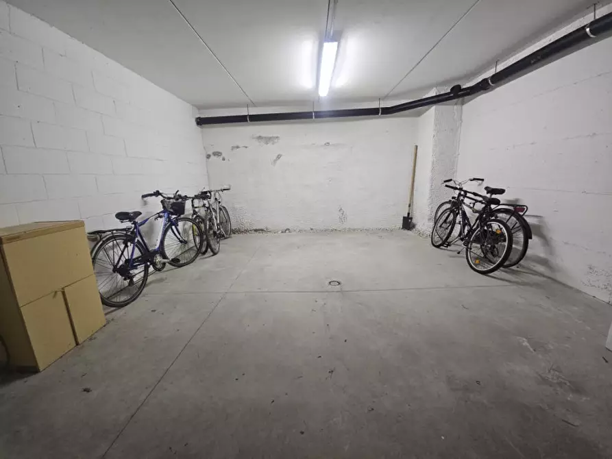 Immagine 3 di Garage in vendita  a Rimini