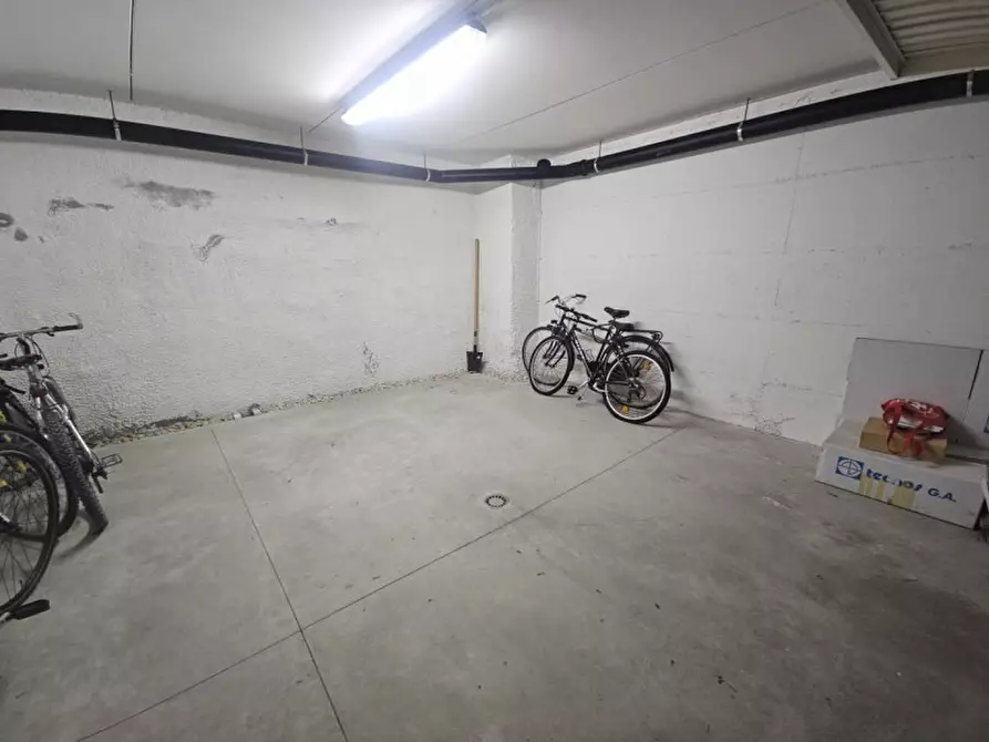 Immagine 4 di Garage in vendita  a Rimini