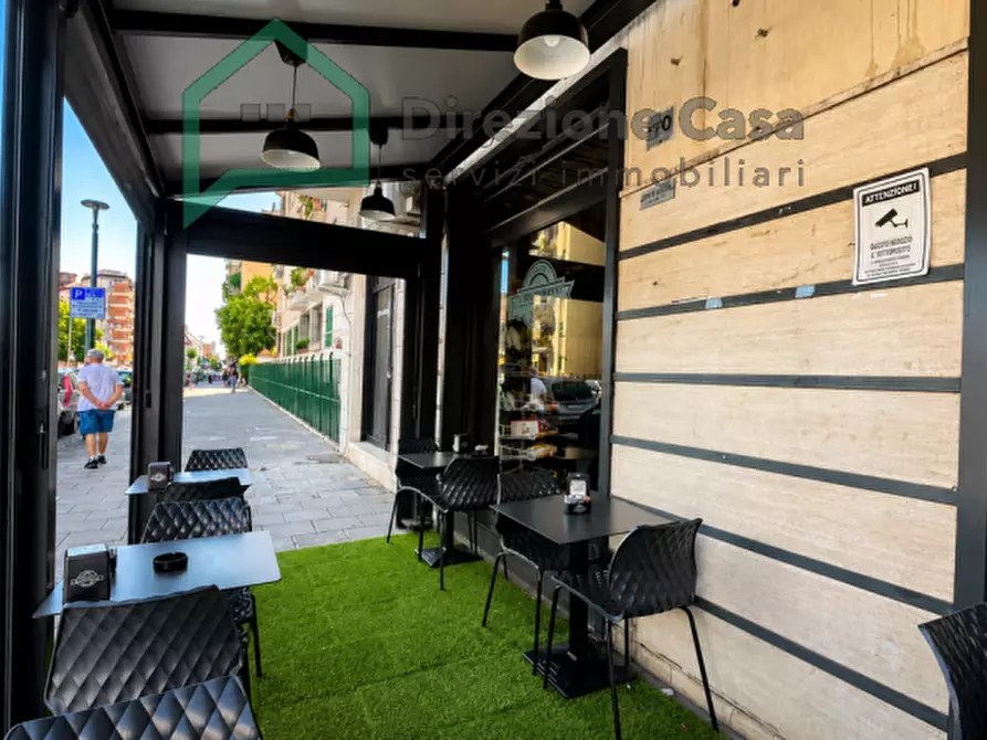 Immagine 4 di Attività commerciale in vendita  in VIA DIOCLEZIANO a Napoli