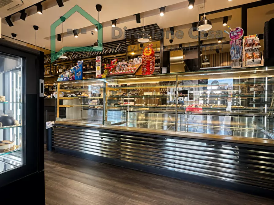 Immagine 6 di Attività commerciale in vendita  in VIA DIOCLEZIANO a Napoli