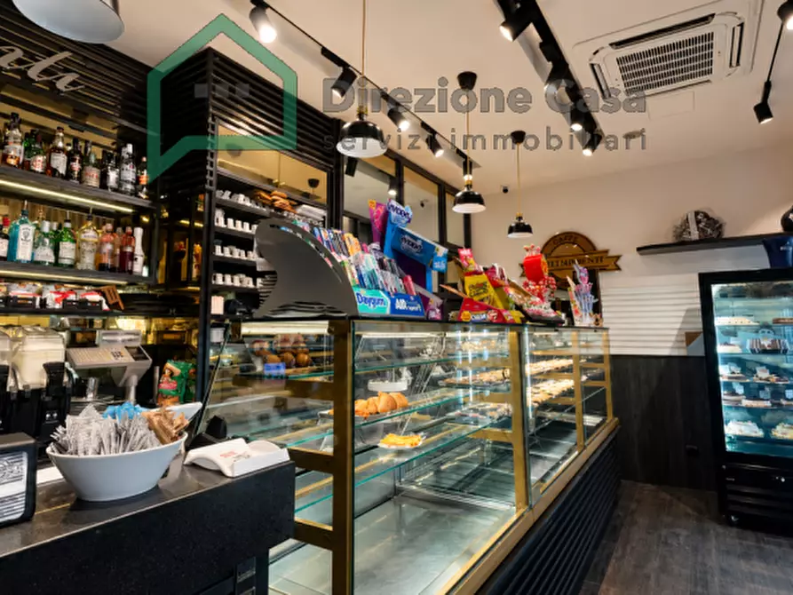 Immagine 7 di Attività commerciale in vendita  in VIA DIOCLEZIANO a Napoli