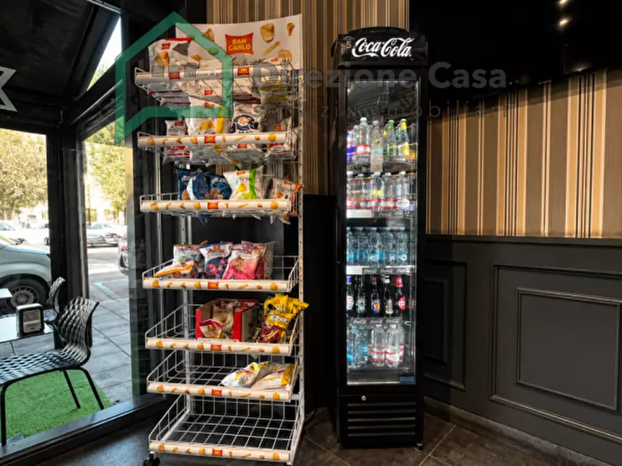 Immagine 10 di Attività commerciale in vendita  in VIA DIOCLEZIANO a Napoli