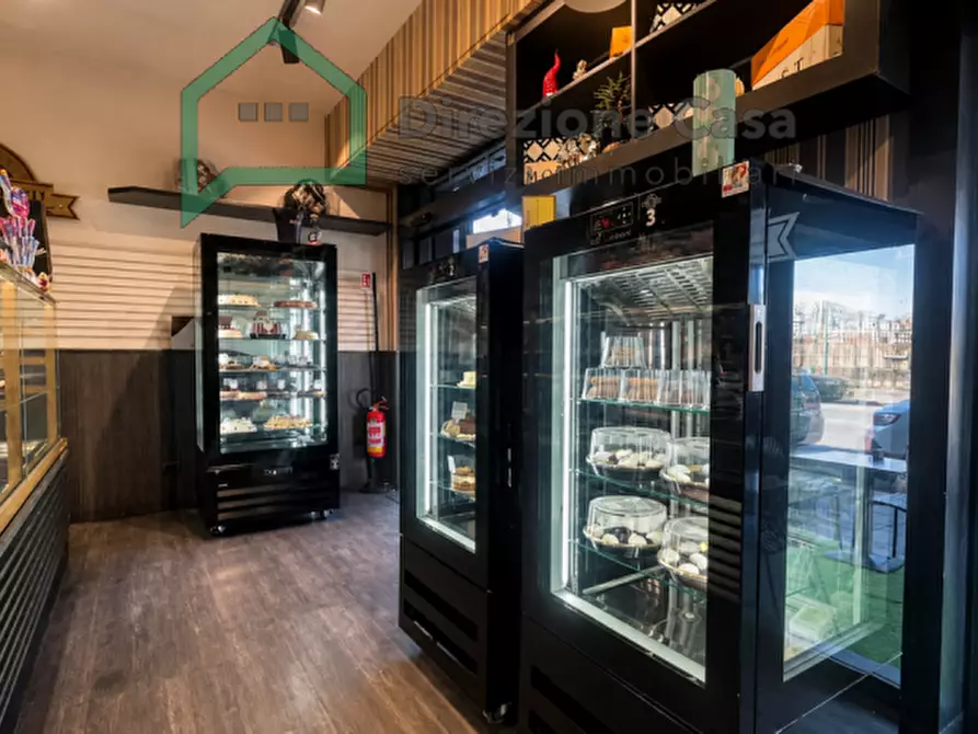 Immagine 14 di Attività commerciale in vendita  in VIA DIOCLEZIANO a Napoli