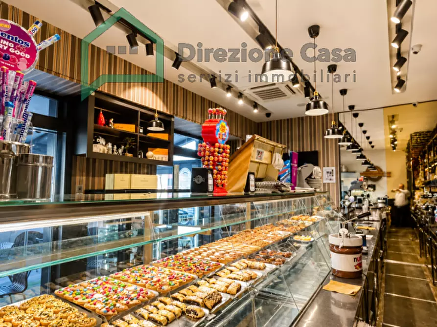 Immagine 15 di Attività commerciale in vendita  in VIA DIOCLEZIANO a Napoli