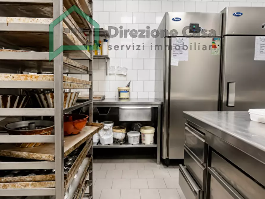 Immagine 19 di Attività commerciale in vendita  in VIA DIOCLEZIANO a Napoli