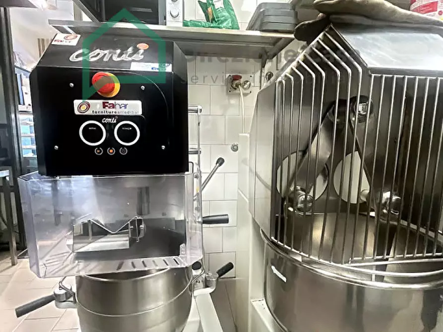 Immagine 22 di Attività commerciale in vendita  in VIA DIOCLEZIANO a Napoli