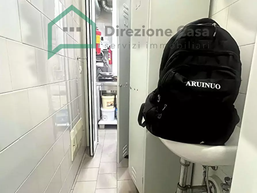Immagine 26 di Attività commerciale in vendita  in VIA DIOCLEZIANO a Napoli