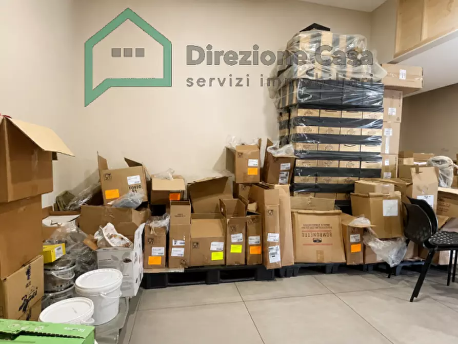 Immagine 31 di Attività commerciale in vendita  in VIA DIOCLEZIANO a Napoli