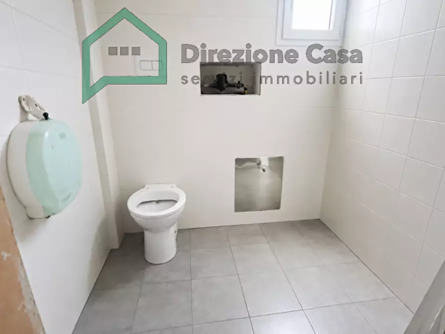 Immagine 37 di Attività commerciale in vendita  in VIA DIOCLEZIANO a Napoli