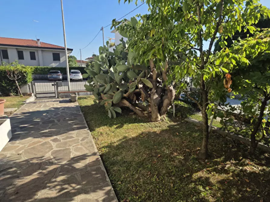 Immagine 2 di Casa bifamiliare in vendita  in Via Zendrini 5 a Castelfranco Veneto