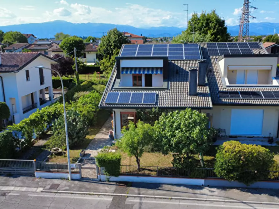 Immagine 29 di Casa bifamiliare in vendita  in Via Zendrini 5 a Castelfranco Veneto