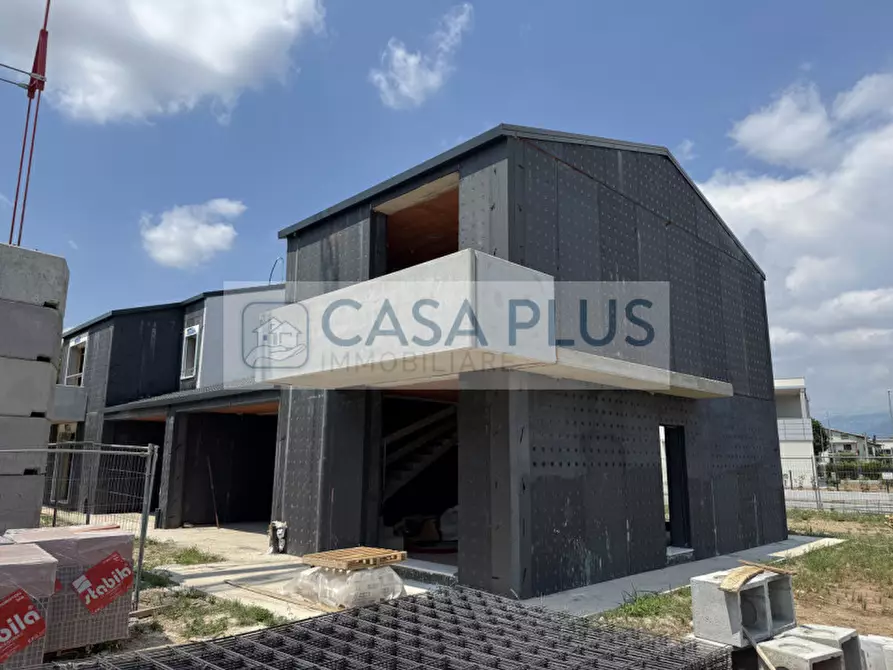 Immagine 1 di Casa bifamiliare in vendita  a Rossano Veneto