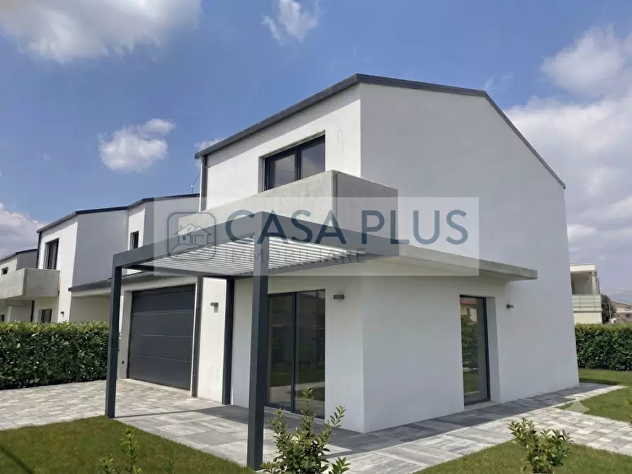 Immagine 2 di Casa bifamiliare in vendita  a Rossano Veneto