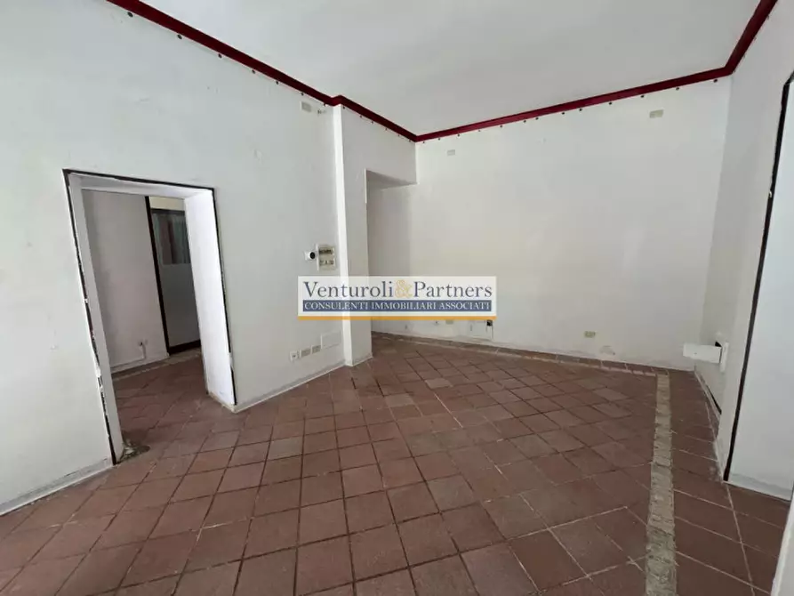 Immagine 2 di Negozio in vendita  in Via Gasparo da Salò a Salò