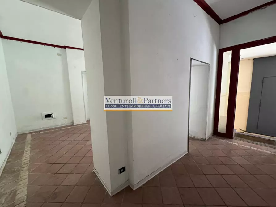 Immagine 3 di Negozio in vendita  in Via Gasparo da Salò a Salò