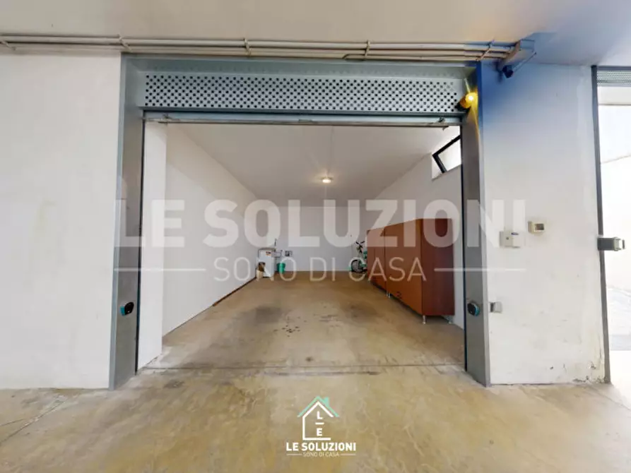 Immagine 1 di Garage in vendita  in Via Arturo Toscanini a Putignano