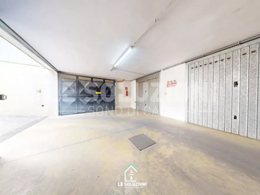 Immagine 3 di Garage in vendita  in Via Arturo Toscanini a Putignano
