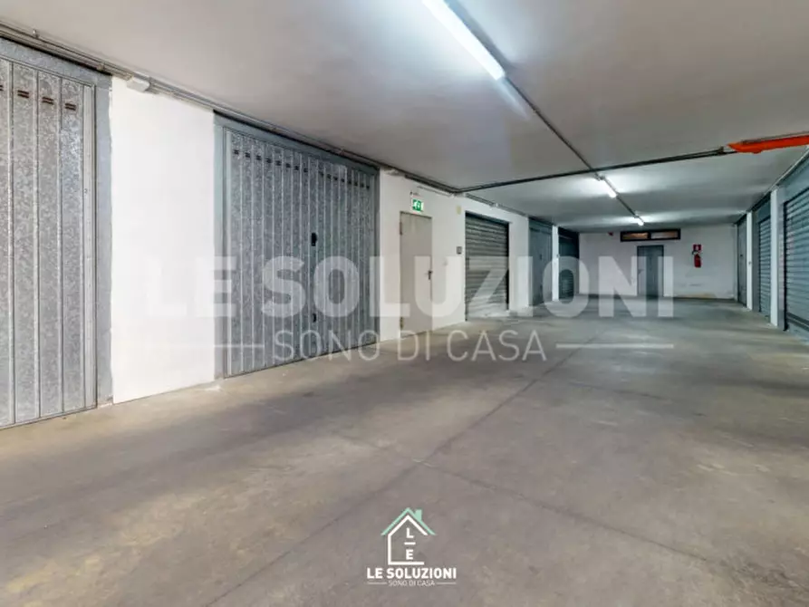 Immagine 4 di Garage in vendita  in Via Arturo Toscanini a Putignano
