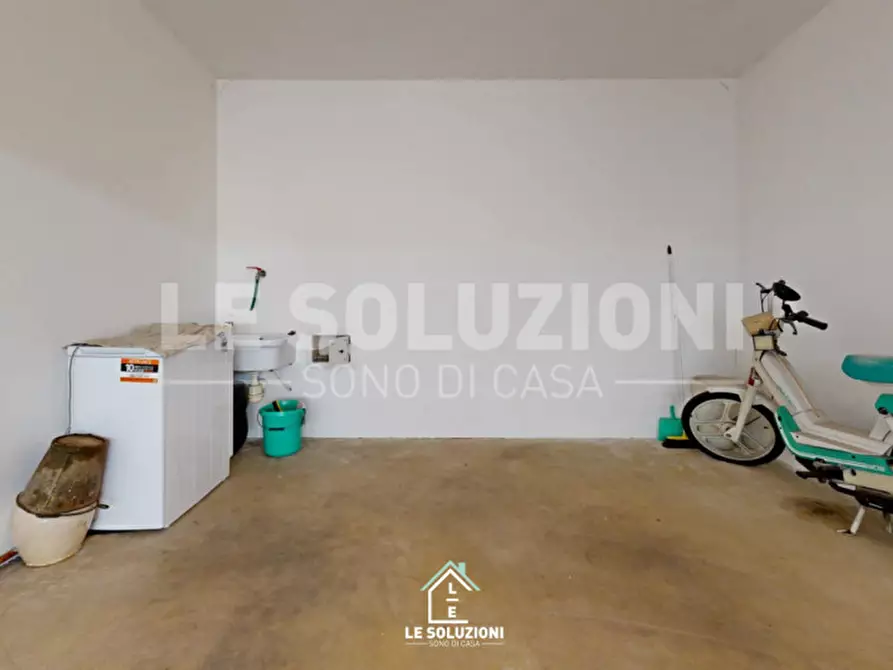 Immagine 5 di Garage in vendita  in Via Arturo Toscanini a Putignano