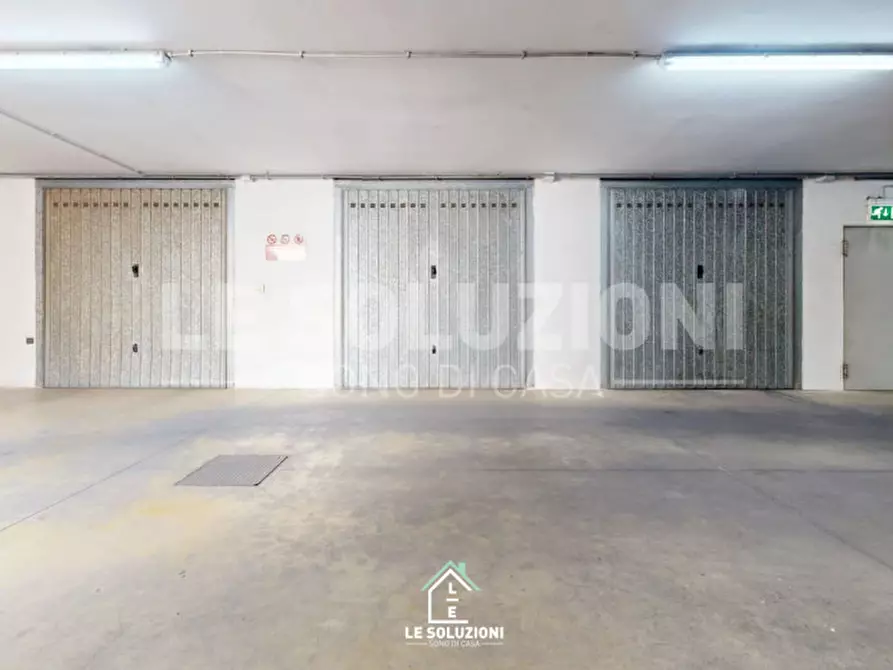 Immagine 7 di Garage in vendita  in Via Arturo Toscanini a Putignano