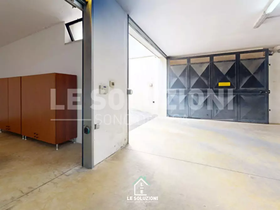 Immagine 8 di Garage in vendita  in Via Arturo Toscanini a Putignano