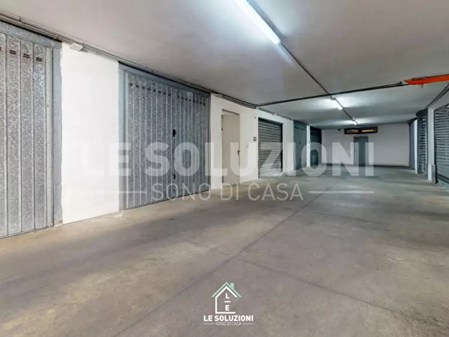 Immagine 9 di Garage in vendita  in Via Arturo Toscanini a Putignano