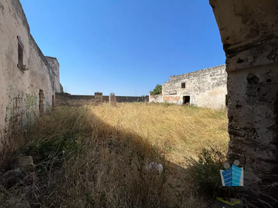 Immagine 3 di Palazzo in vendita  a Copertino
