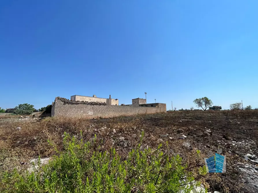 Immagine 7 di Palazzo in vendita  a Copertino
