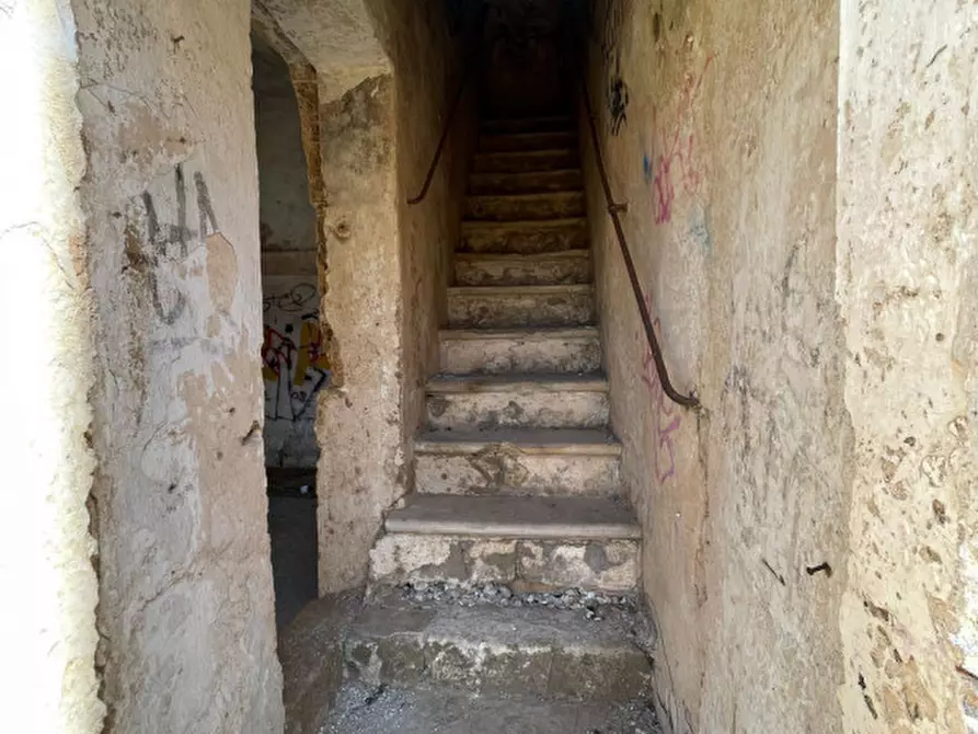 Immagine 9 di Palazzo in vendita  a Copertino